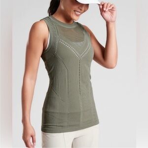 Athleta Oxygen seamless tank top in Laurel Olive green M